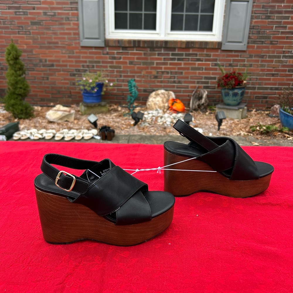 Women's Naomi Wood Wedge Heels with Memory Foam Insole - Universal Thread size 6